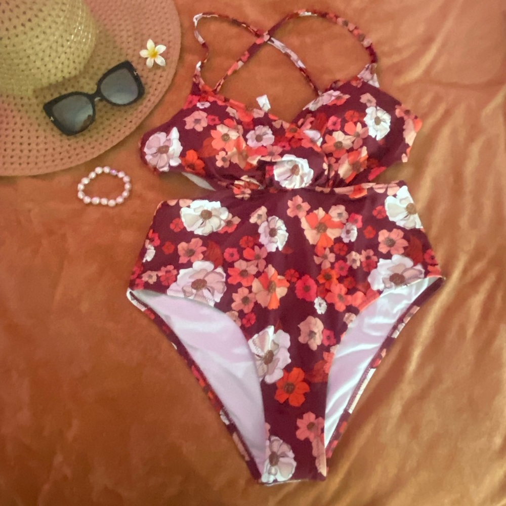Sexy one piece swimsuit w/open back & sides BNWT